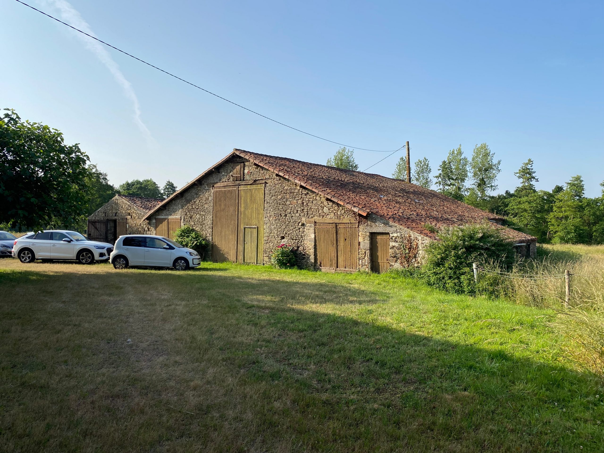 Photo 11-06-2025 08 55 05 rénovation grange Talmont-Saint-Hilaire